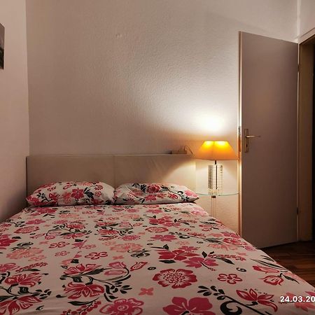 Altstadt Zimmer Dusseldorf Bagian luar foto